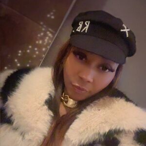 Meet your Posher, Maya